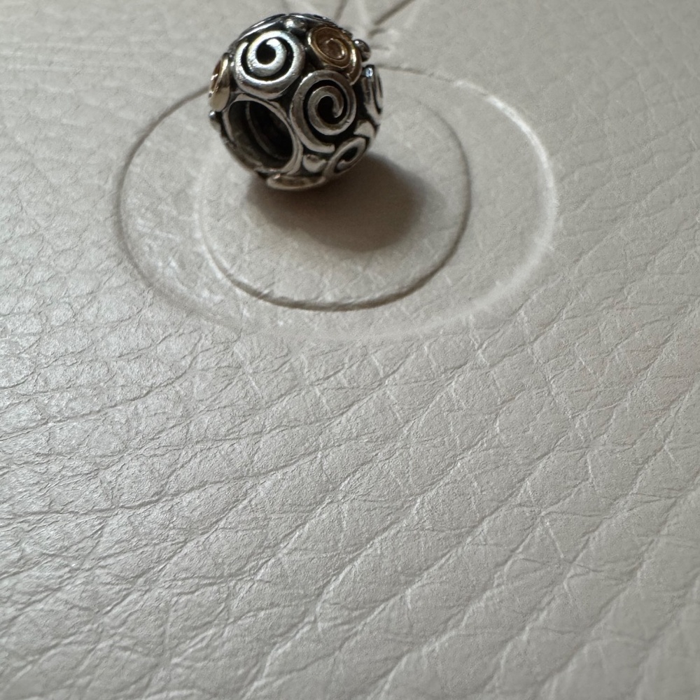Genuine retired Pandora two tone rose bouquet charm - Picture 3 of 4